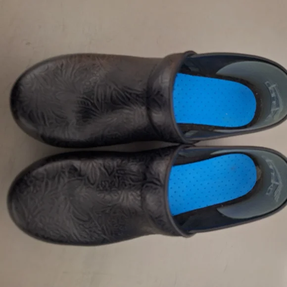 Womems Black Embossed Dansko Clogs, Size 42 - Picture 2 of 6